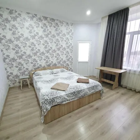 Tourist At Stefan Cel Mare With 2 Apartamento Chisináu